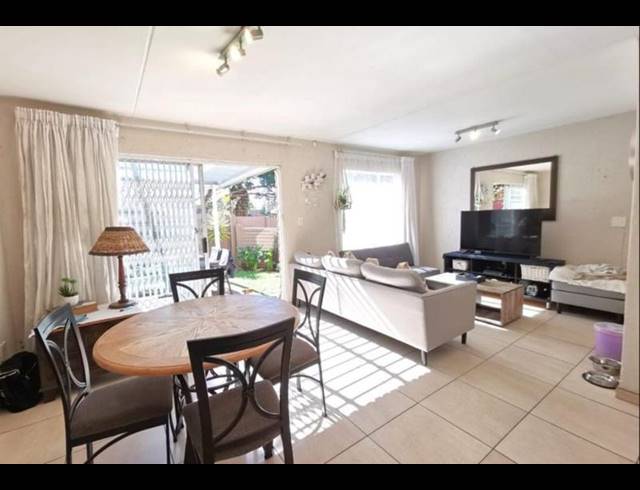 3 BEDROOM TOWNHOUSE FOR SALE IN GLENVISTA